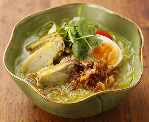 ソトアヤム(インドネシアのチキンスープ)